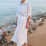 Фото Пляжная длинная рубашка белая на пуговицах с пояском и длинными рукавами коттон  146-54