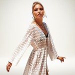 Фото Женская белая кружевная туника-халат макси на длинный рукав с пояском 146-107-2