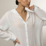 Купити Туніка жіноча пляжна з віскози з капюшоном Біла One Size 405-95-K — реальне фото